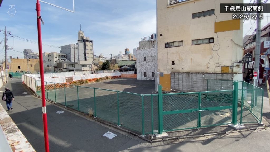 千歳烏山駅南側中央付近は用地整備に伴いアパートが解体された