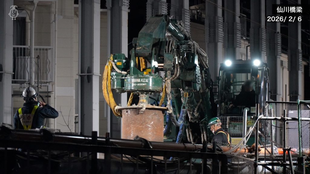 仙川橋梁付近京王線敷地内での掘削工事