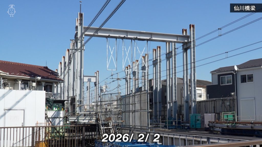 仙川橋梁付近の架線柱が仮設化された