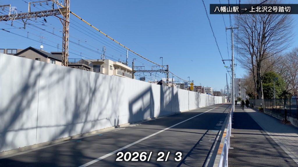 京王線と上北沢公園通りの間に整備された工事ヤード