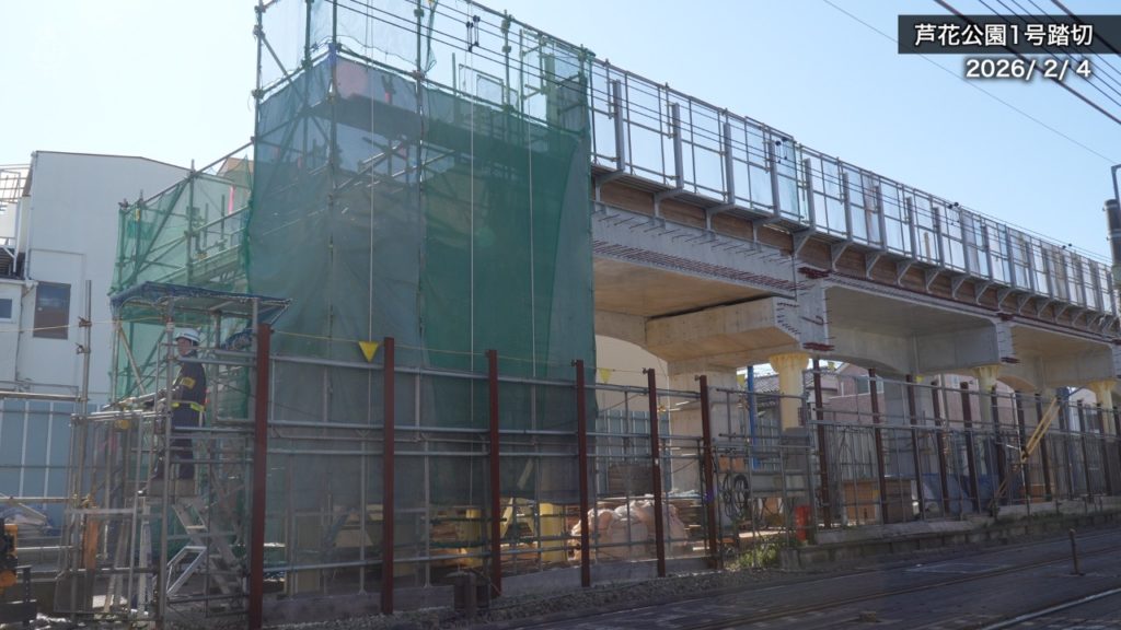 芦花公園1号踏切では高架橋の橋桁の構築が行われた