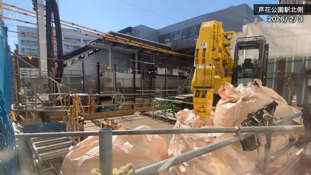 芦花公園駅北側広場跡地で進む仮駅工事