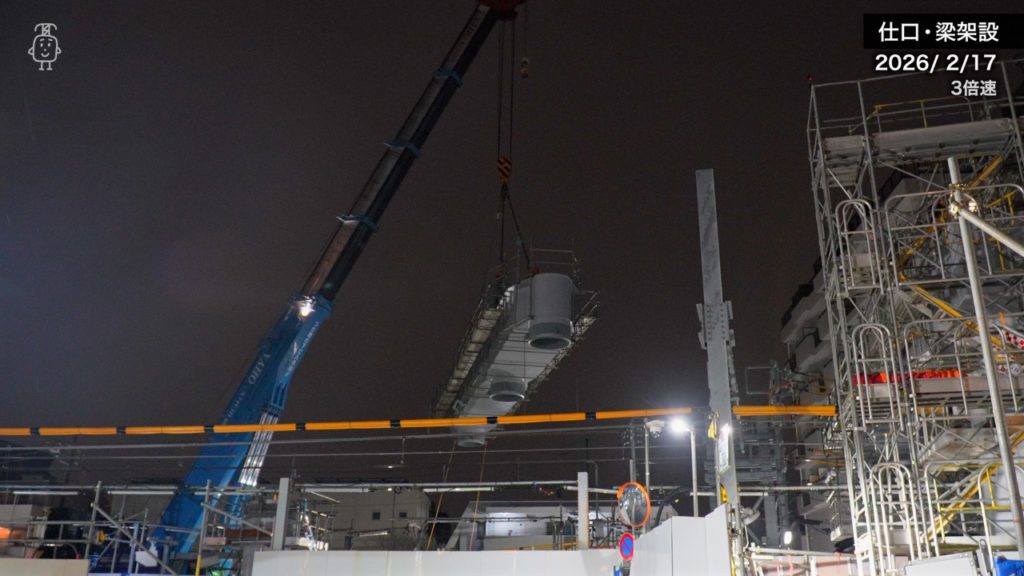 下高井戸駅北側は夜間に鉄骨架設工事が行われた