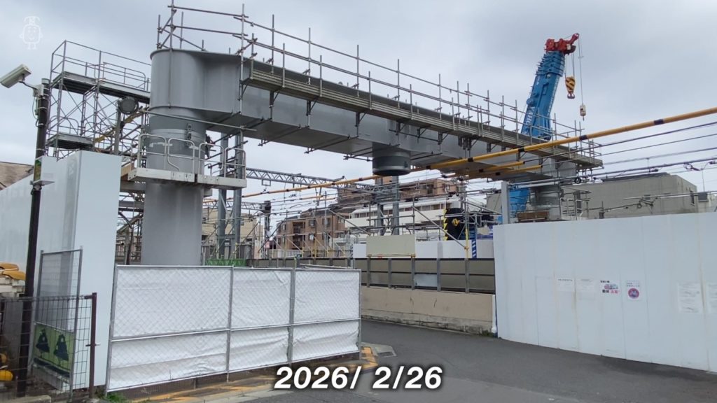 下高井戸駅北側に設置された鉄骨梁と柱