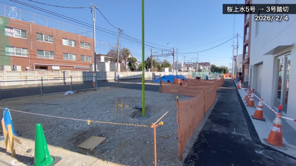 上北沢から桜上水3号踏切間では道路工事が行われていた