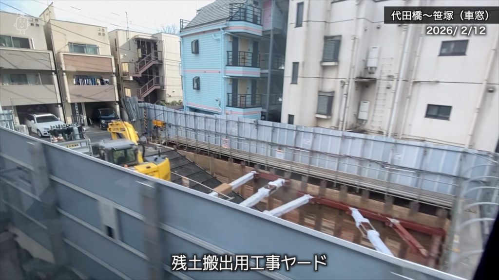 盛土の土砂を撤去するための工事ヤードが整備された