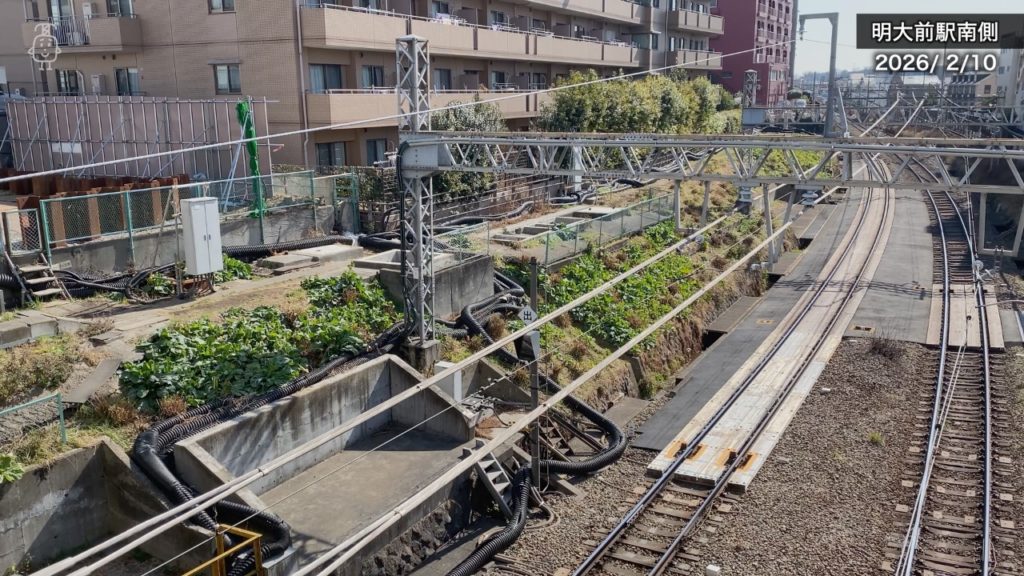 京王線高架化に伴い井の頭線の駅移設が決定された線路脇の鉄道用地はまだ大きな変化はない